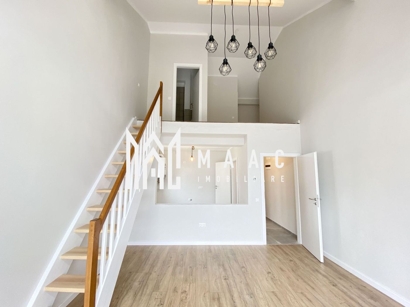 Apartament 4 camere | Balcon | 2 Bai | Parcare - Imagine principala