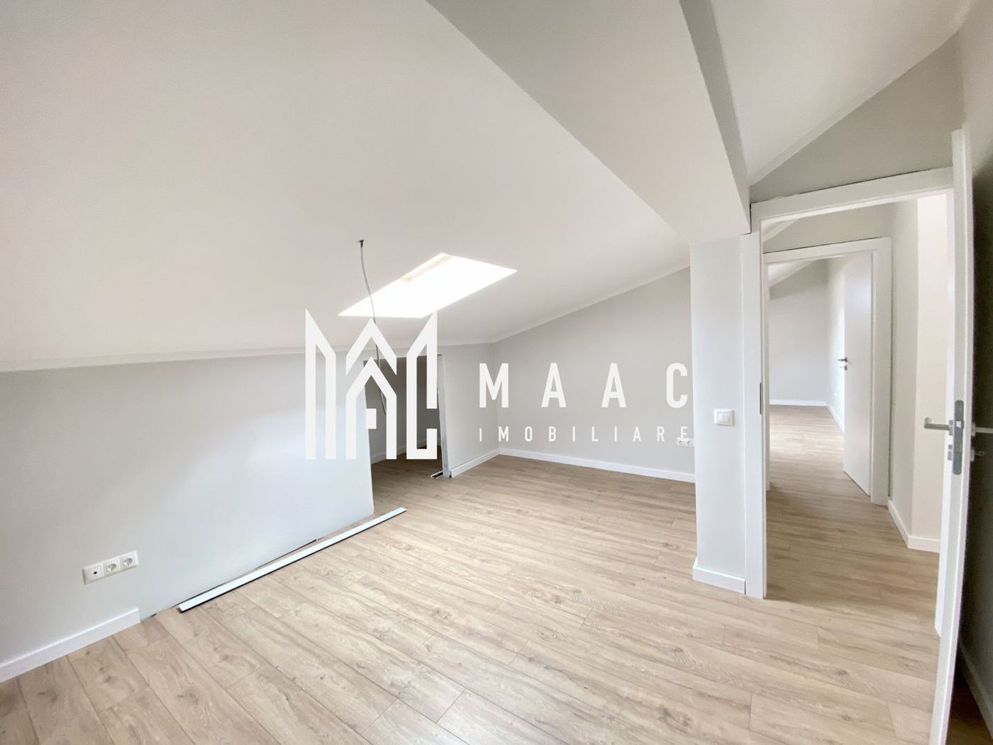 Apartament 4 camere | Balcon | 2 Bai | Parcare - foto 14