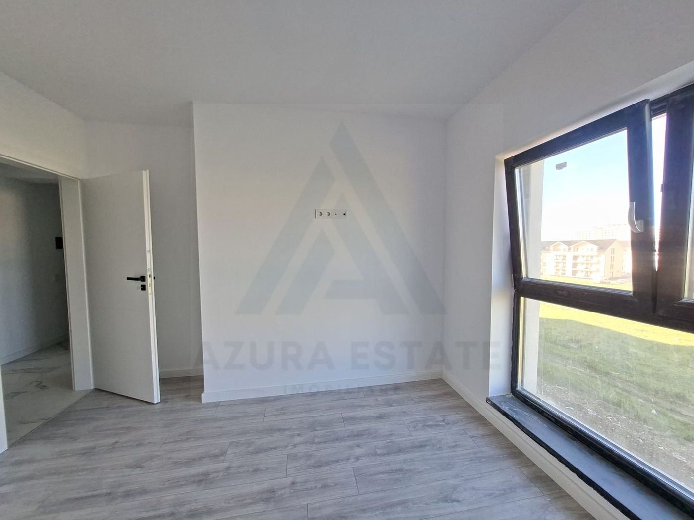 Apartament premium la cheie 3 camere balcon 7 mp si boxa pe Dna Stanca - Imagine principala