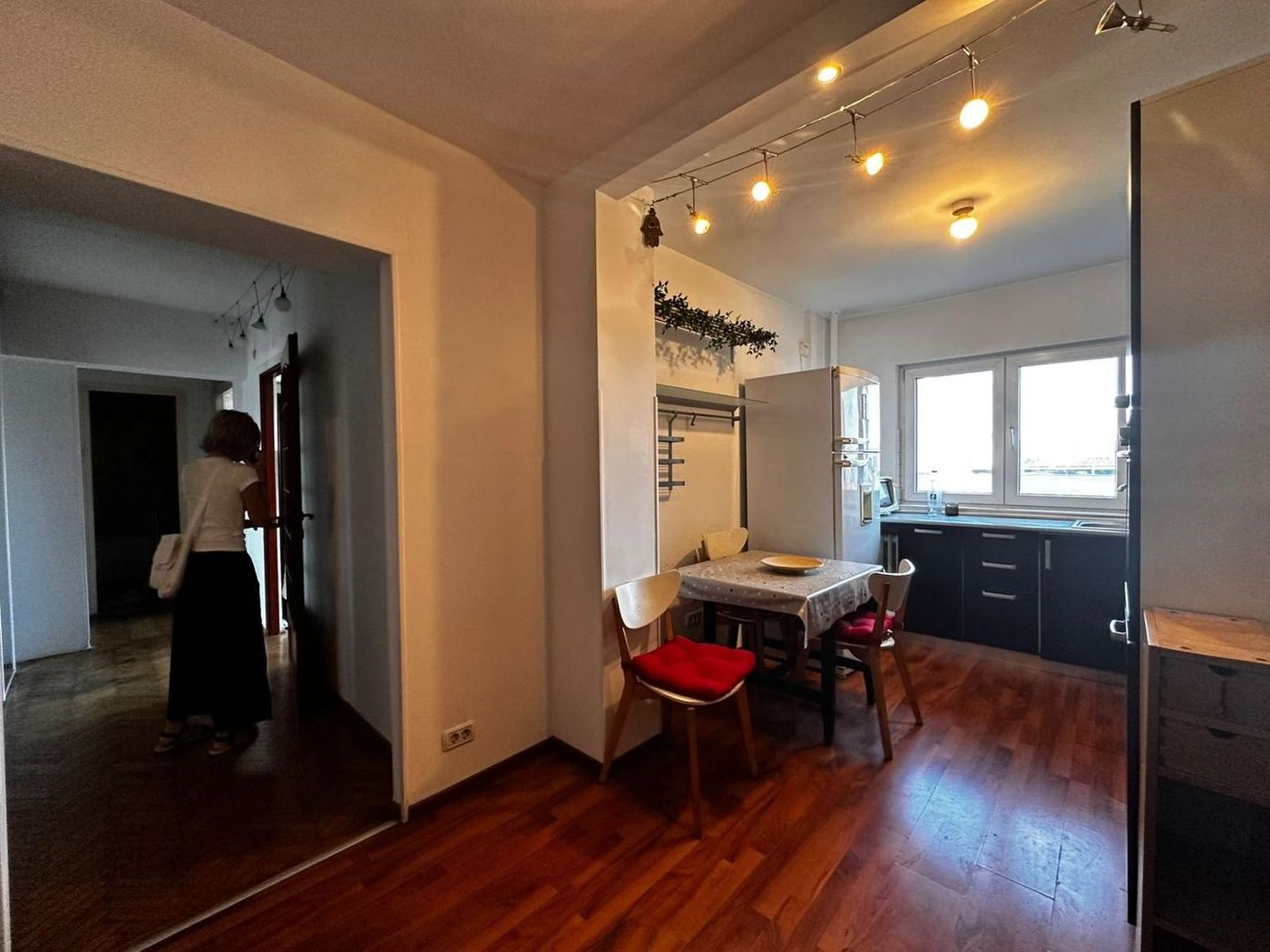 Banu Manta Titulescu apartament 2 camere mobilat de inchiriat - foto 4