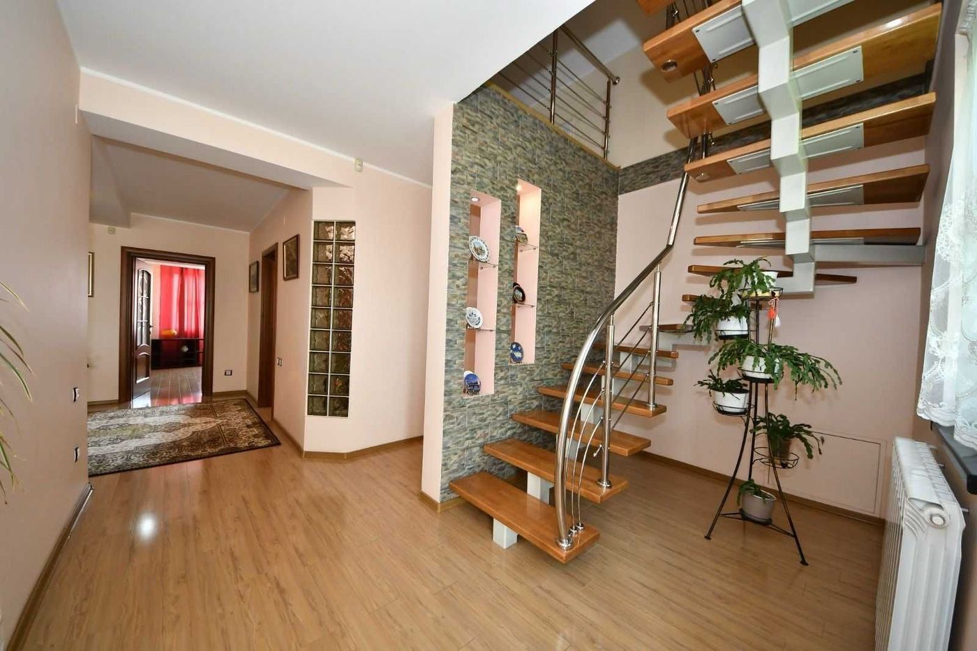 Casa de vanzare – zona Arcasilor, Galati - 280 mp utili - 275000 euro - foto 12 Casa de vanzare – zona Arcasilor, Galati - 280 mp utili - 275000 euro - foto 12