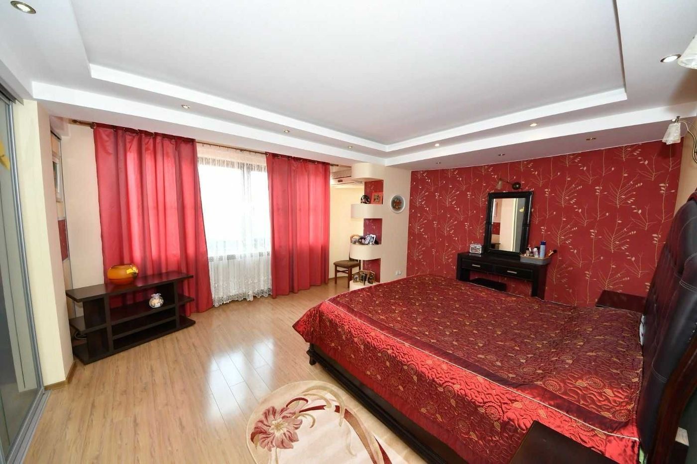 Casa de vanzare – zona Arcasilor, Galati - 280 mp utili - 275000 euro - foto 13 Casa de vanzare – zona Arcasilor, Galati - 280 mp utili - 275000 euro - foto 13
