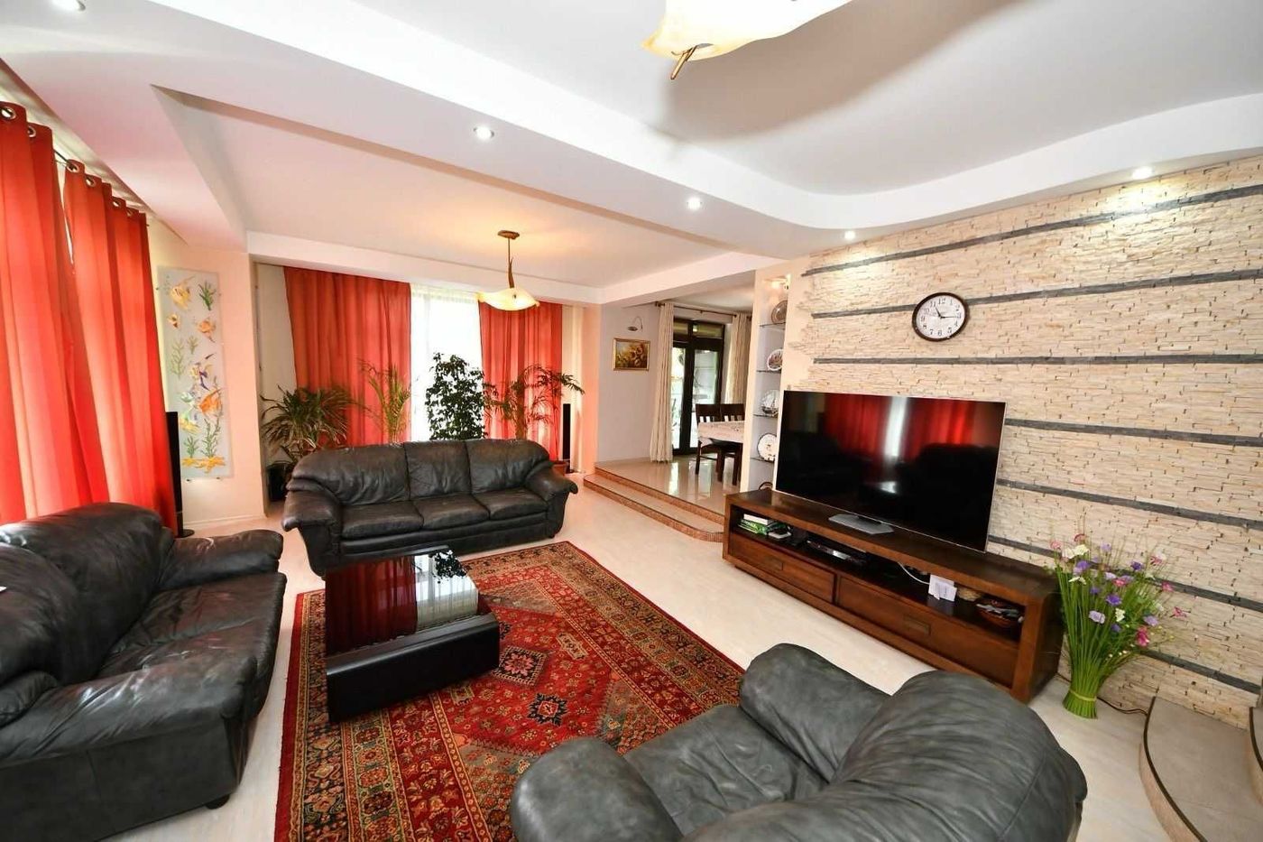 Casa de vanzare – zona Arcasilor, Galati - 280 mp utili - 275000 euro - foto 15 Casa de vanzare – zona Arcasilor, Galati - 280 mp utili - 275000 euro - foto 15