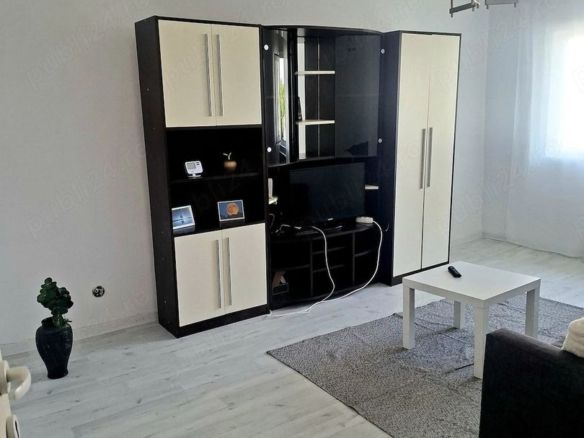 De inchiriat apartament 2 camere, Piața Centrală, et. 4, renovat, 450 eur