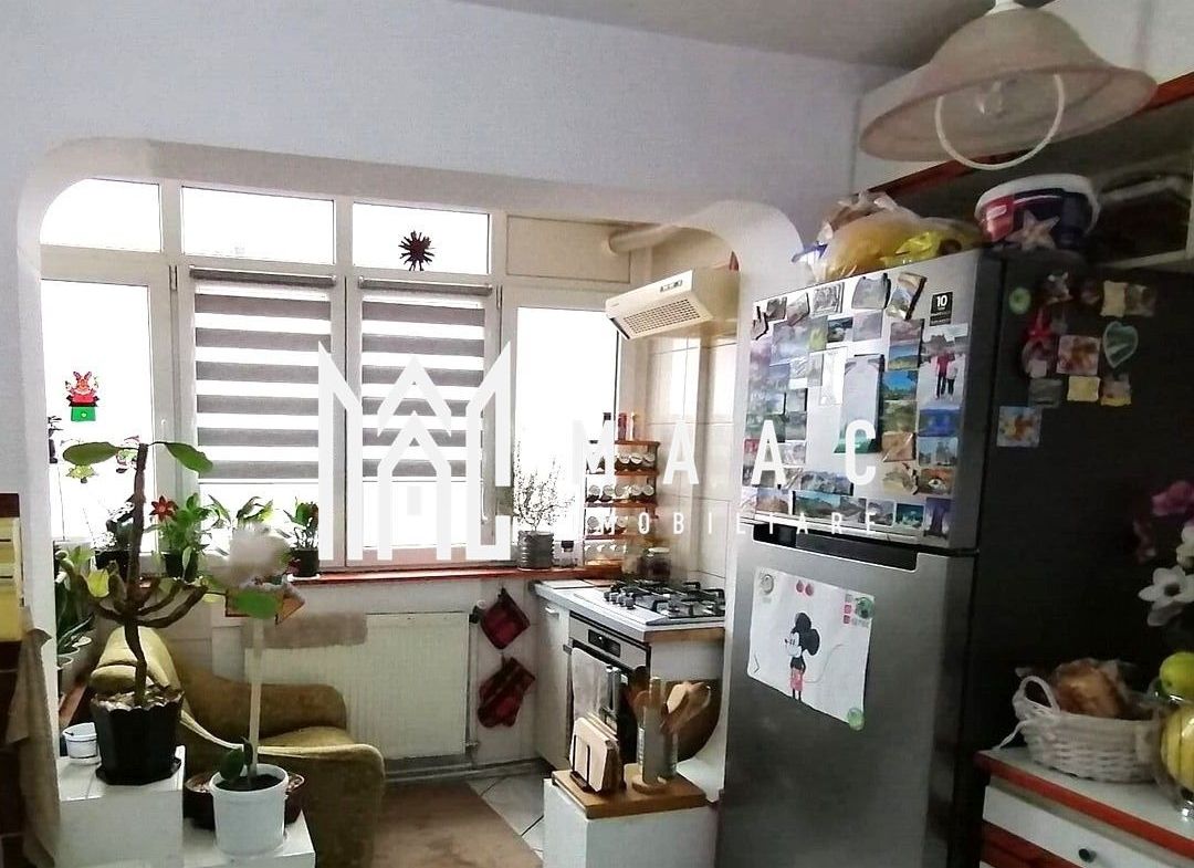 Apartament 3 camere I Decomandat I Zona Vasile Aaron - foto 2