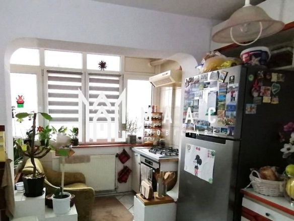 Apartament 3 camere I Decomandat I Zona Vasile Aaron - foto 2