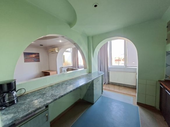 Apartament 3 camere 2 dormitoare 72 mp etaj 2 balcoane zona Terezian - foto 2