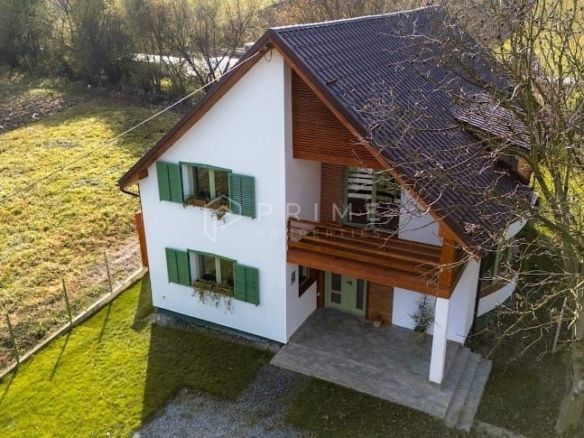 Proprietate exclusivistă în Corunca: 200 mp utili, teren generos - foto 3