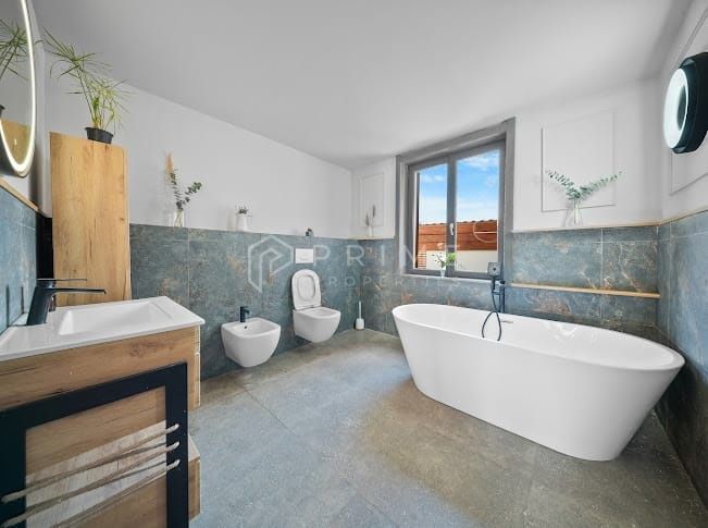 Proprietate exclusivistă în Corunca: 200 mp utili, teren generos - foto 4