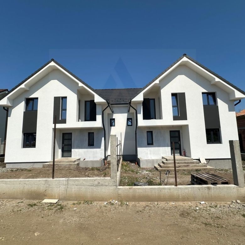 Casă tip duplex curte 350 mp 120 mp utili terasa 22 mp Sura Mare