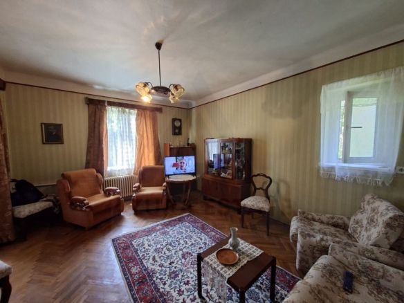 Casa individuala 185 mp utili S + P + E garaj si teren 777 mp Central - foto 3