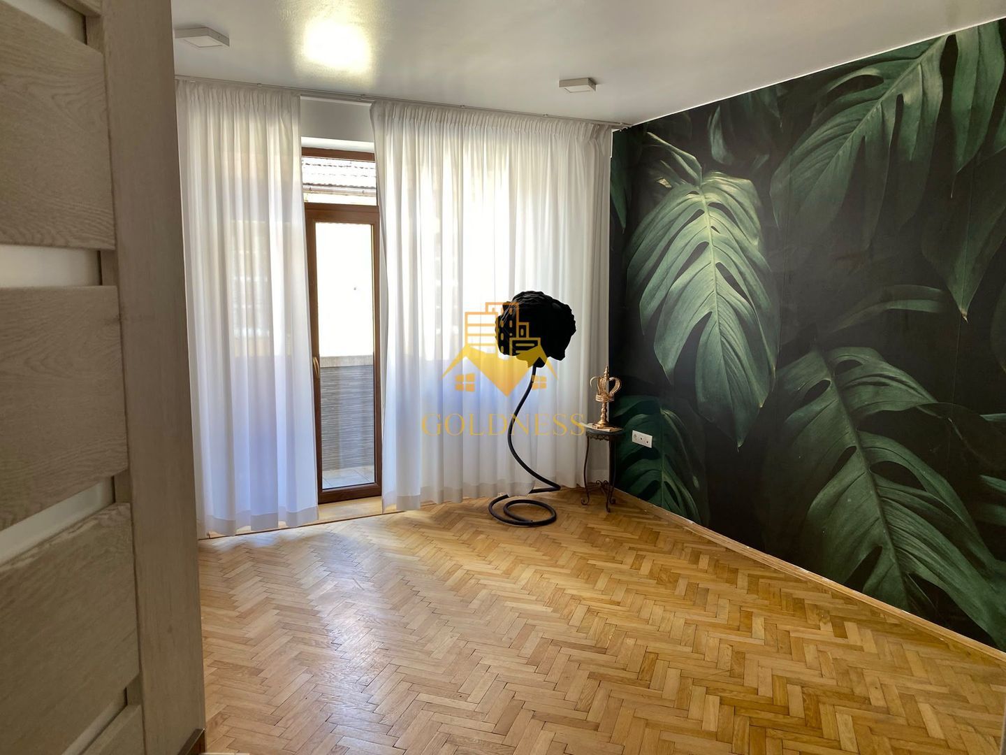 Spatiu birou/Apartament, 3 camere, decomandate, Eroilor, Zona Teatru Spatiu birou/Apartament, 3 camere, decomandate, Eroilor, Zona Teatru