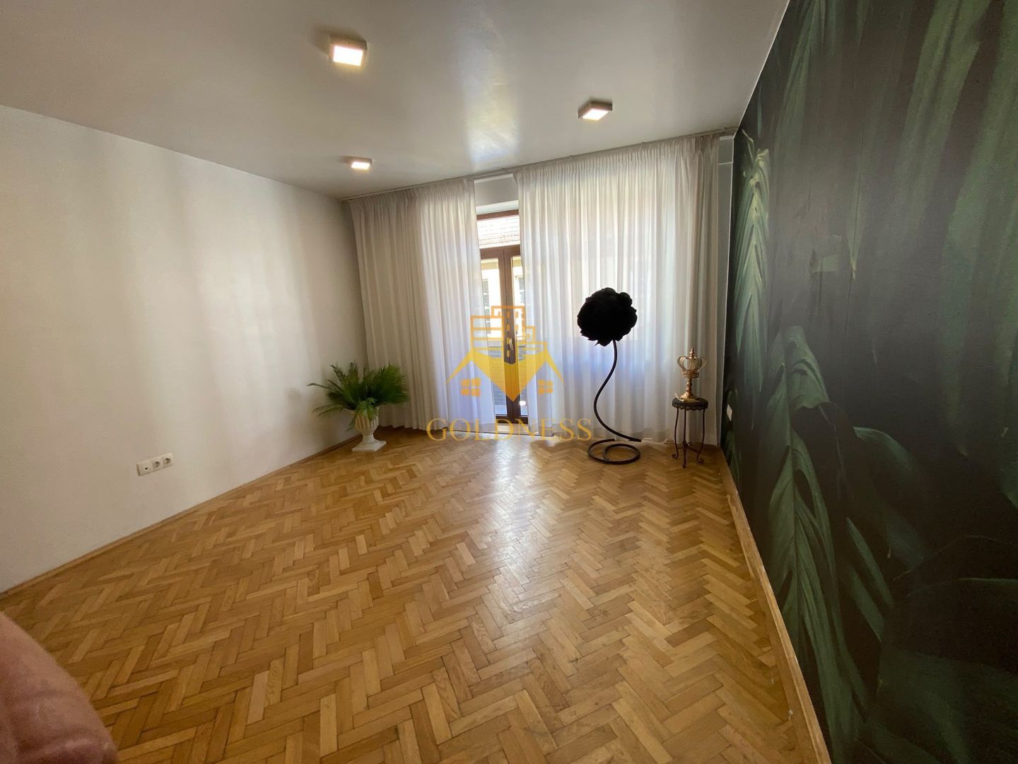 Spatiu birou/Apartament, 3 camere, decomandate, Eroilor, Zona Teatru Spatiu birou/Apartament, 3 camere, decomandate, Eroilor, Zona Teatru