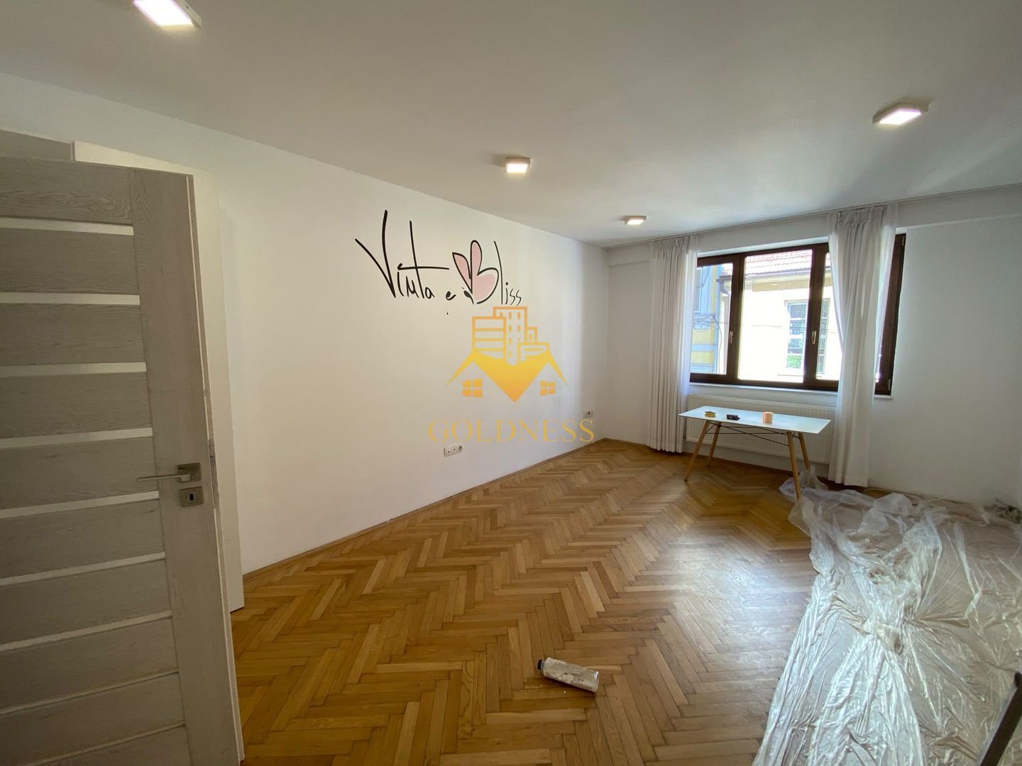 Spatiu birou/Apartament, 3 camere, decomandate, Eroilor, Zona Teatru Spatiu birou/Apartament, 3 camere, decomandate, Eroilor, Zona Teatru