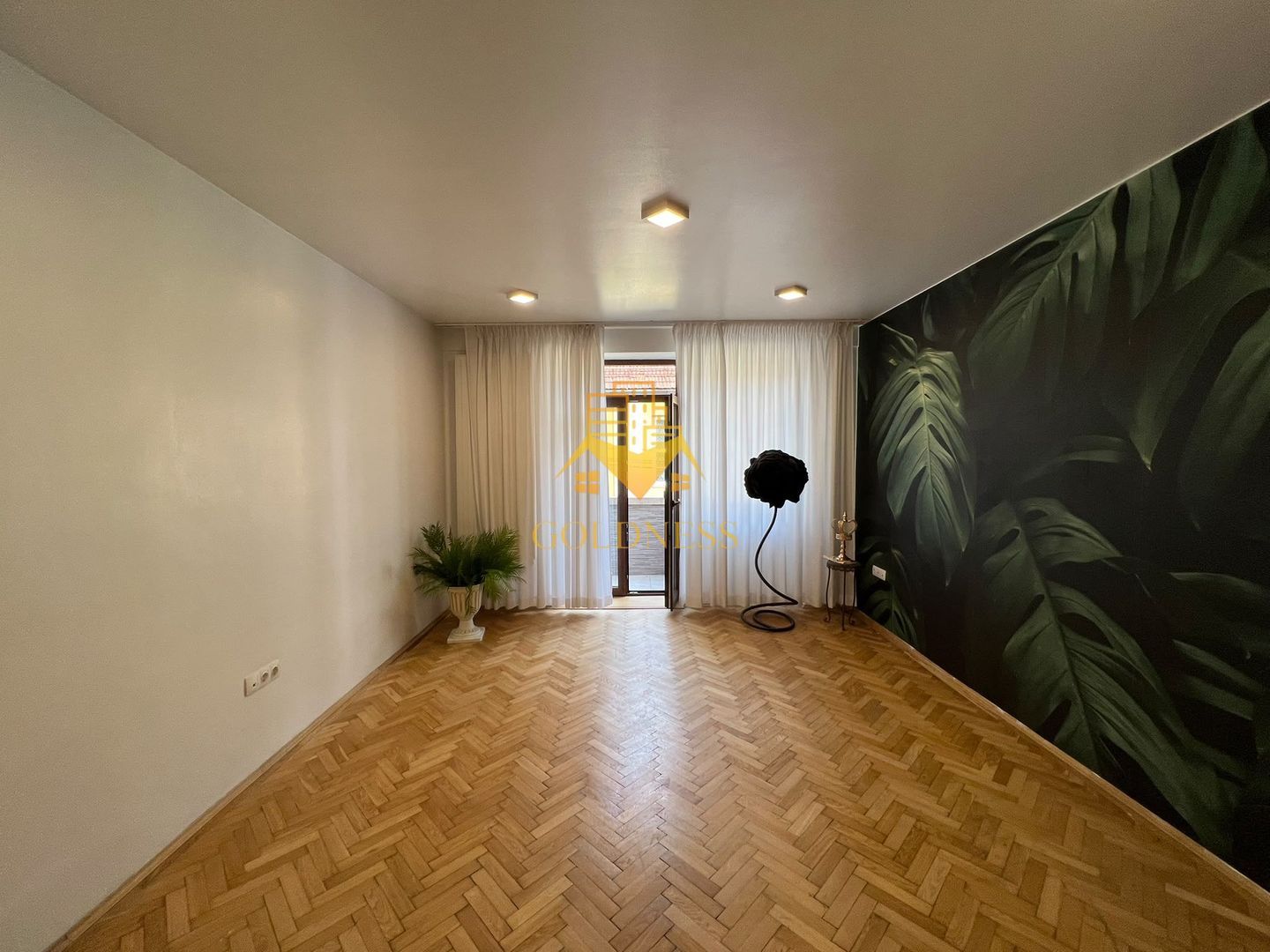 Spatiu birou/Apartament, 3 camere, decomandate, Eroilor, Zona Teatru Spatiu birou/Apartament, 3 camere, decomandate, Eroilor, Zona Teatru