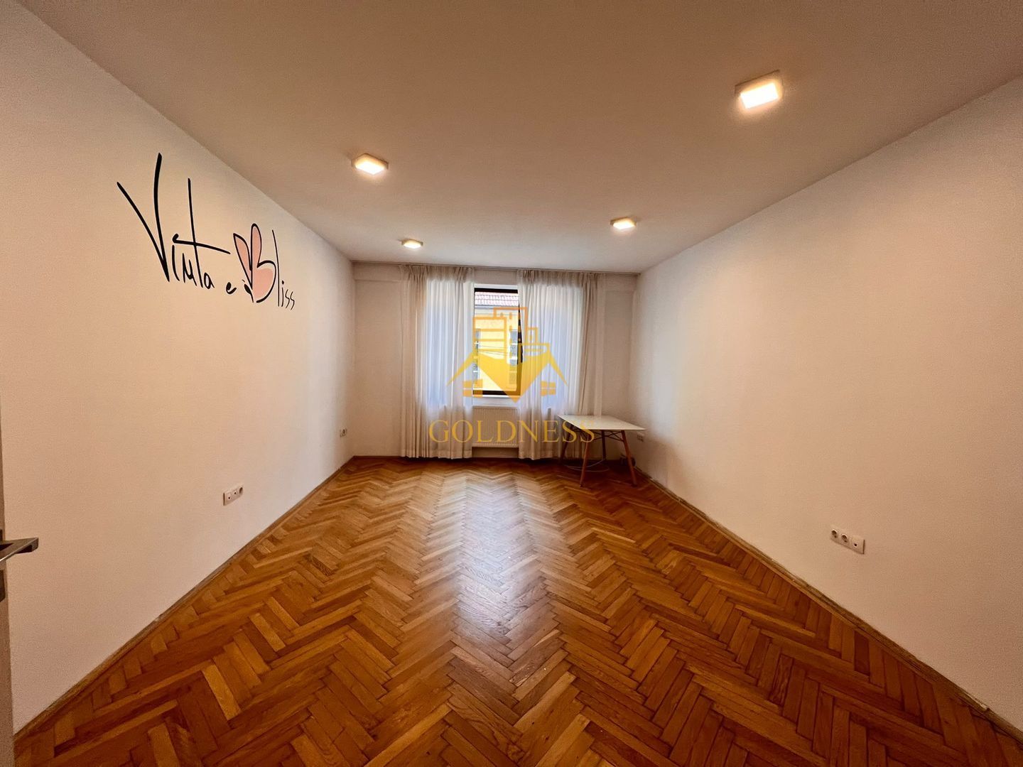 Spatiu birou/Apartament, 3 camere, decomandate, Eroilor, Zona Teatru Spatiu birou/Apartament, 3 camere, decomandate, Eroilor, Zona Teatru