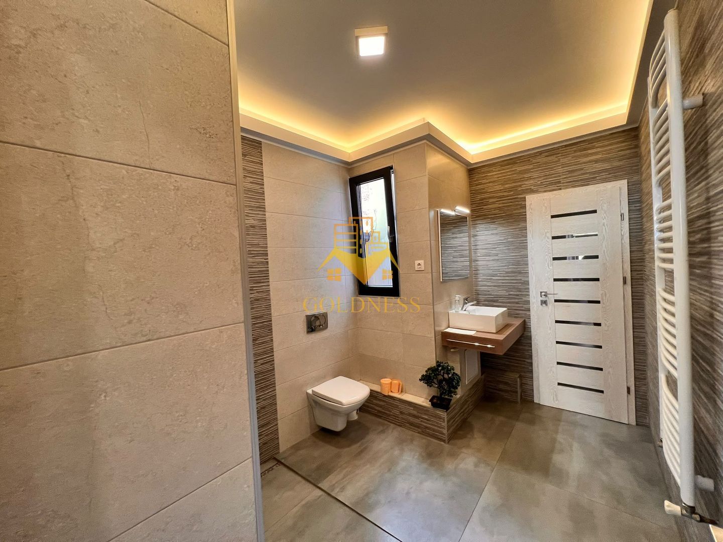 Spatiu birou/Apartament, 3 camere, decomandate, Eroilor, Zona Teatru Spatiu birou/Apartament, 3 camere, decomandate, Eroilor, Zona Teatru