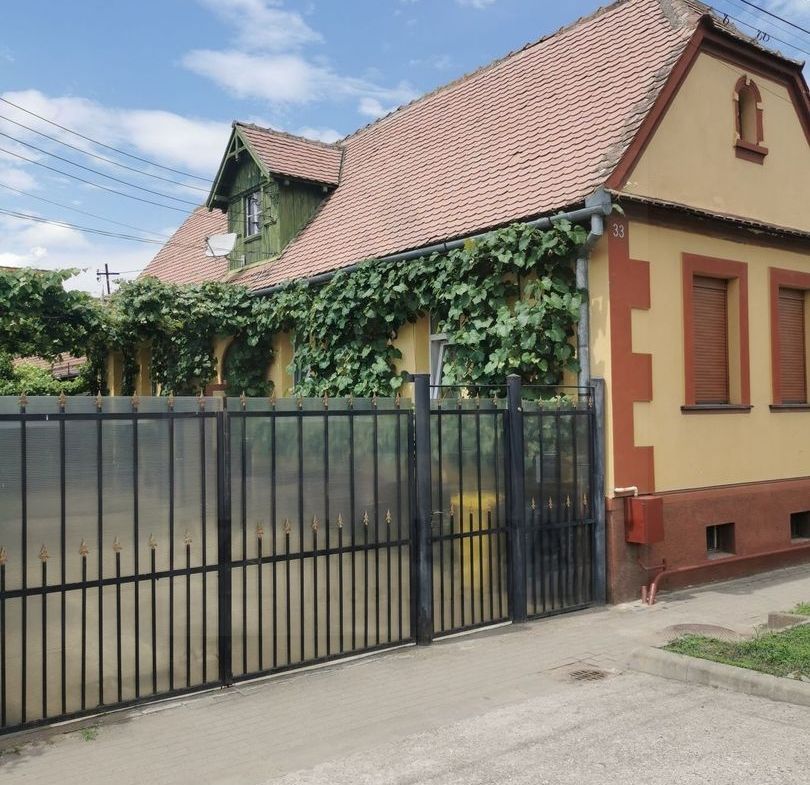Casa individuala 2 camere 85 mp utili 254 mp teren Cristian