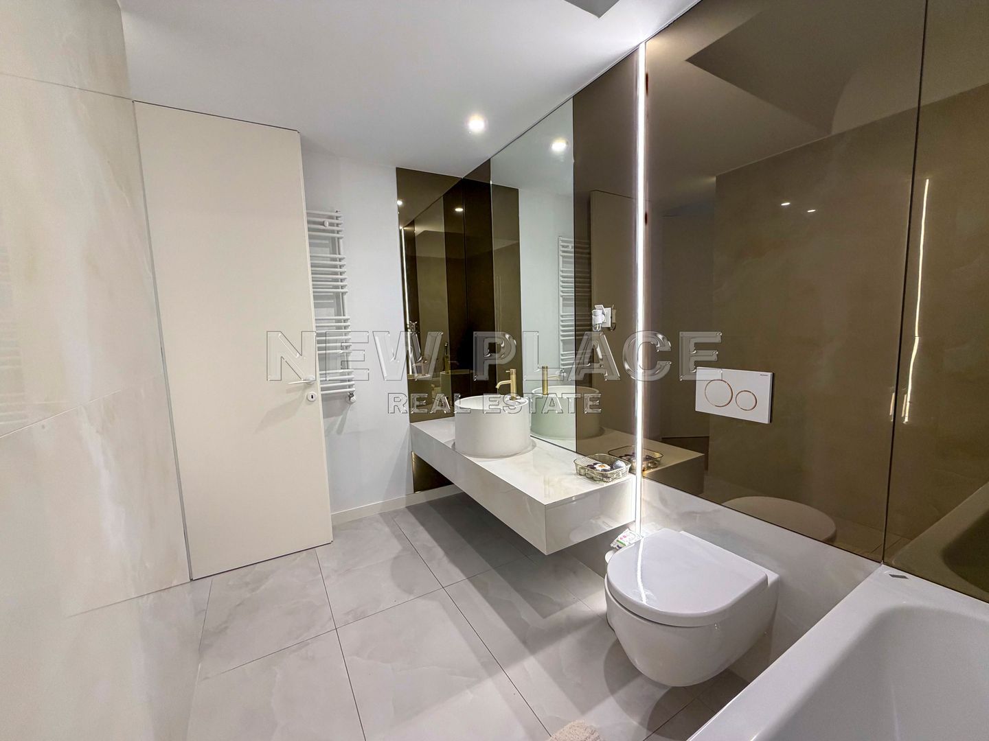 [VIDEO] CORTINA NORTH | Bucatarie inchisa [+21% TVA] Terasa 30 mp