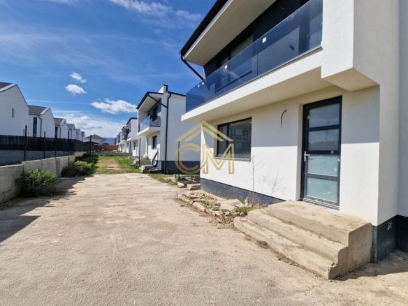 Quadruplex 4 Camere / 82MPU / Terasa / 170MP Curte - Imagine principala