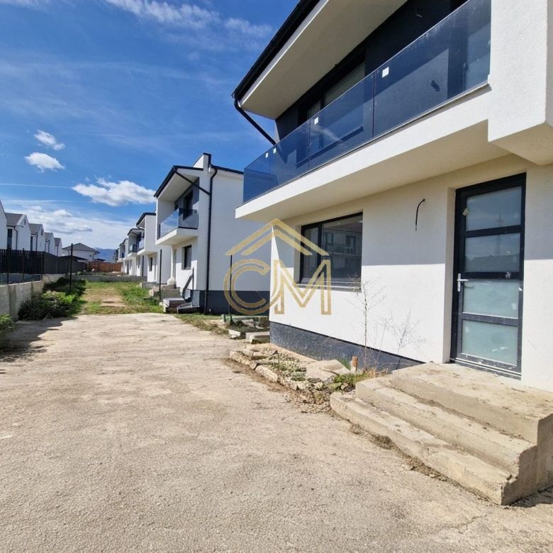Quadruplex 4 Camere / 82MPU / Terasa / 170MP Curte - Imagine principala