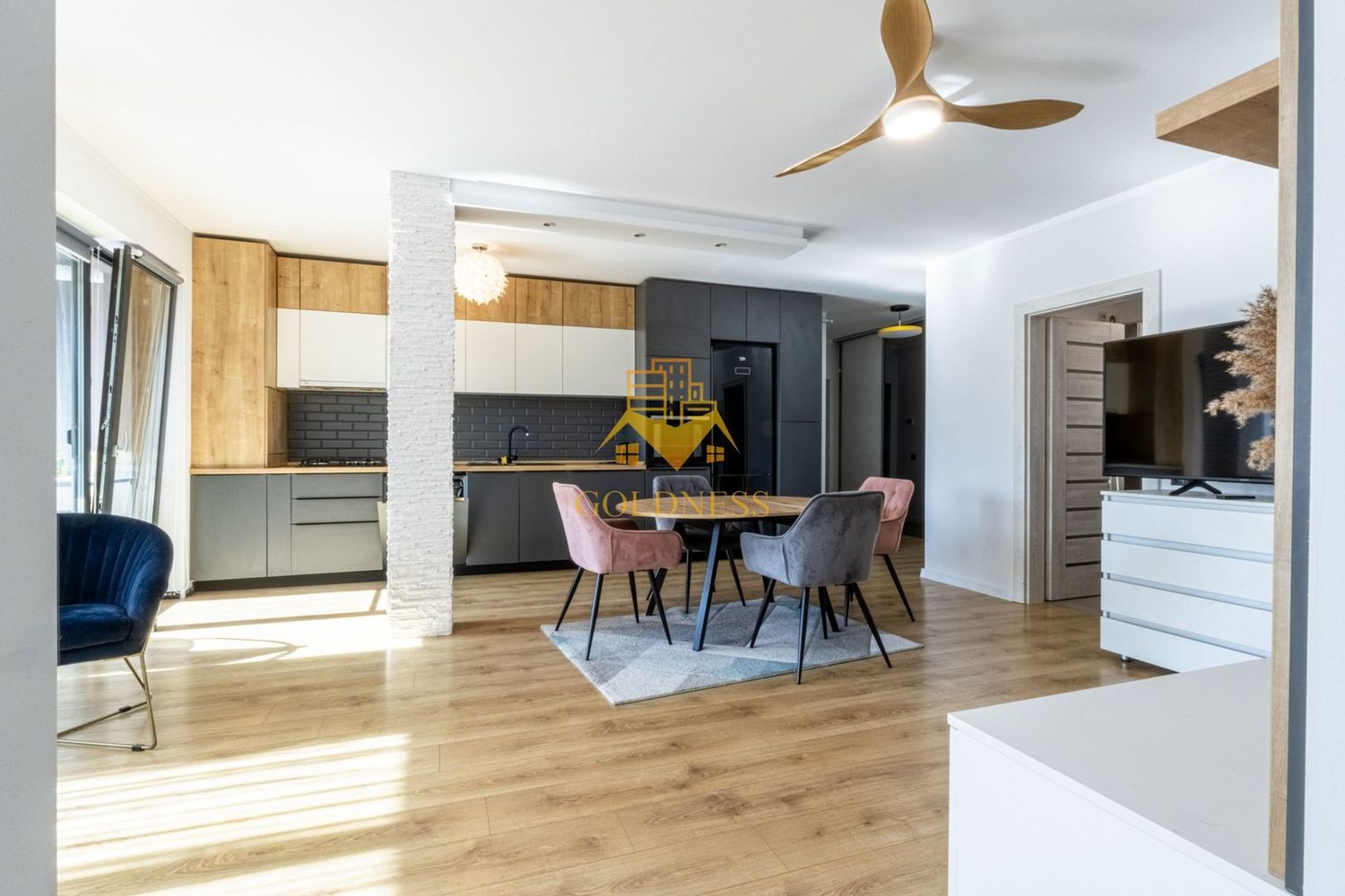 anBn-9845 3 camere, premium, bloc nou, Buna Ziua, Zona Bonjour, ELF, Mega Image