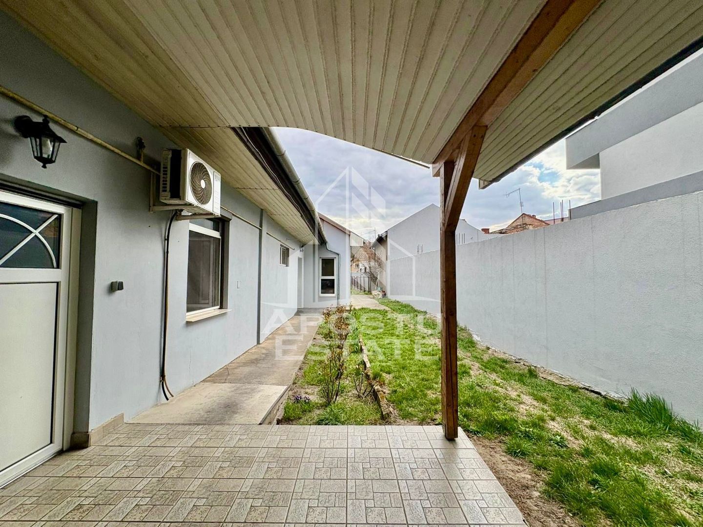 Casa individuala de vanzare zona Traian Timisoara, 2 fronturi stradale