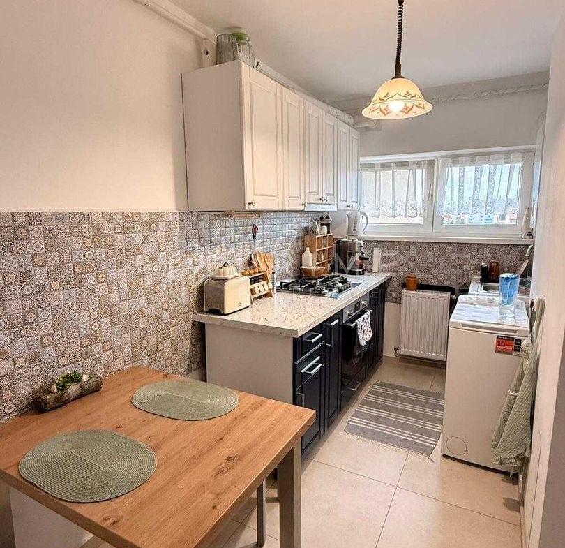 DE ÎNCHIRIAT: Apartament modern cu 2 camere și panoramă – Semicentral