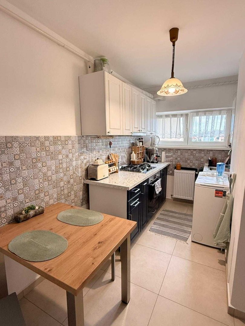 DE ÎNCHIRIAT: Apartament modern cu 2 camere și panoramă – Semicentral