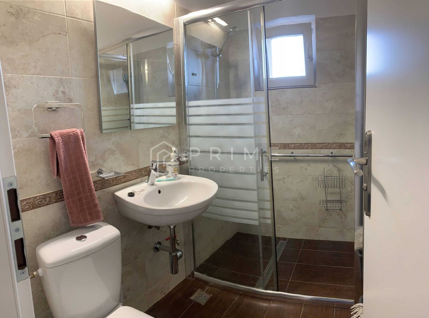 DE ÎNCHIRIAT: Apartament modern cu 2 camere și panoramă – Semicentral