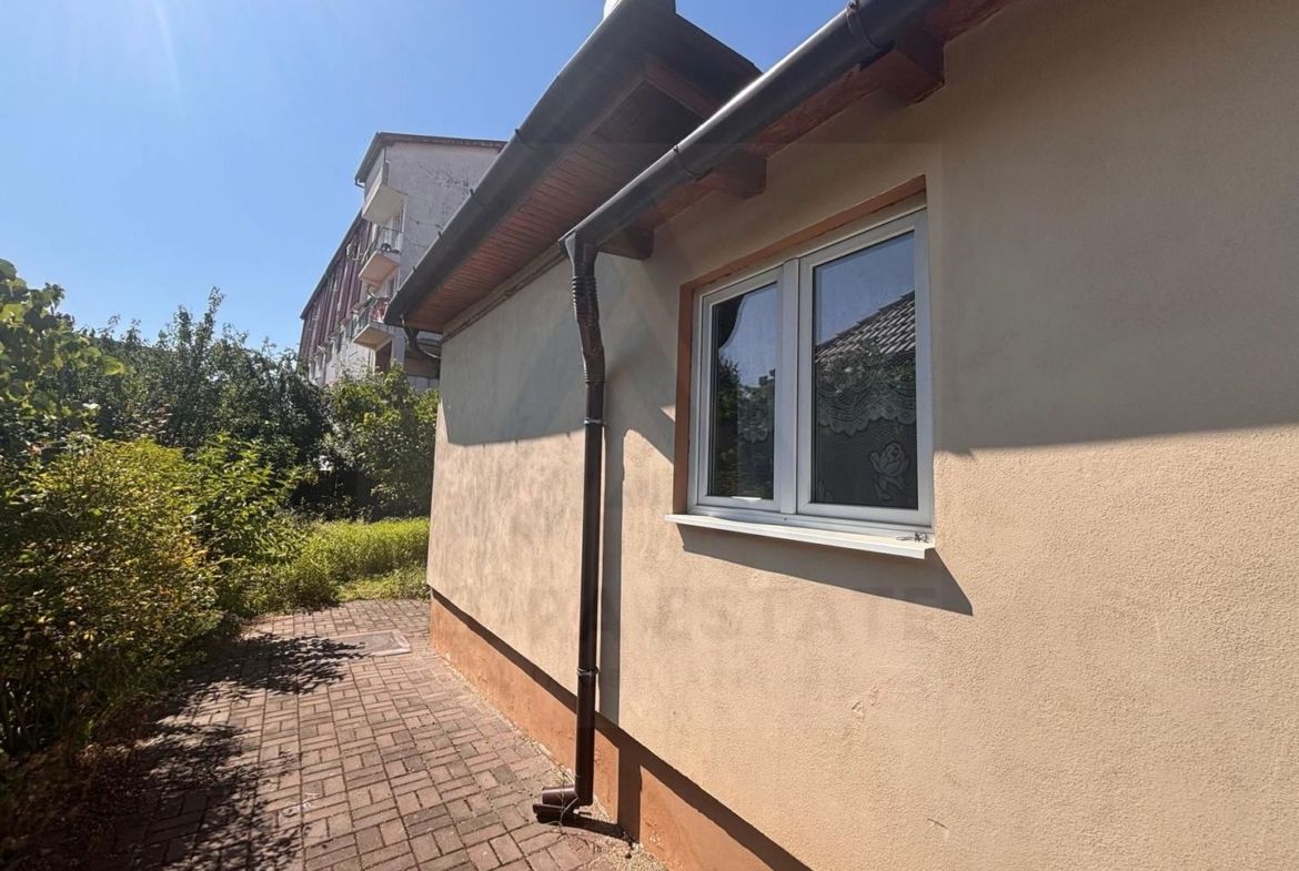Casa tip duplex singur in curte 335 mp teren zona centrală - foto 2