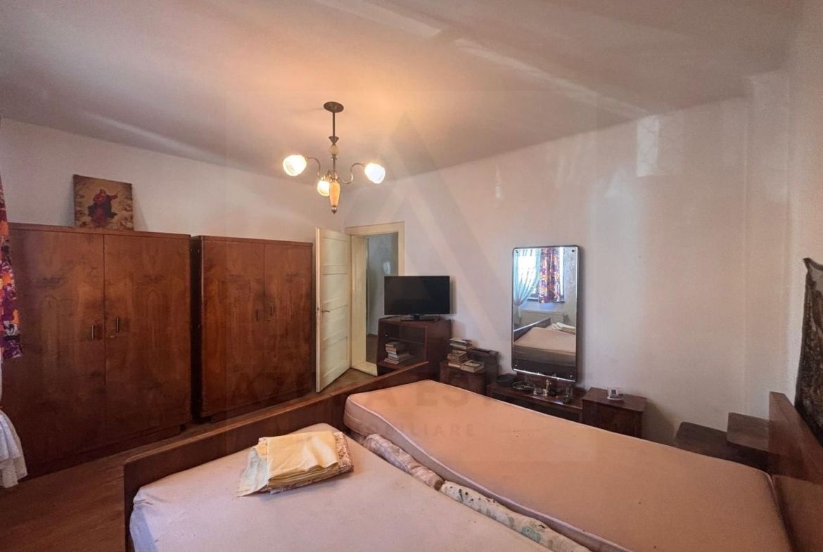 Casa tip duplex singur in curte 335 mp teren zona centrală - foto 7