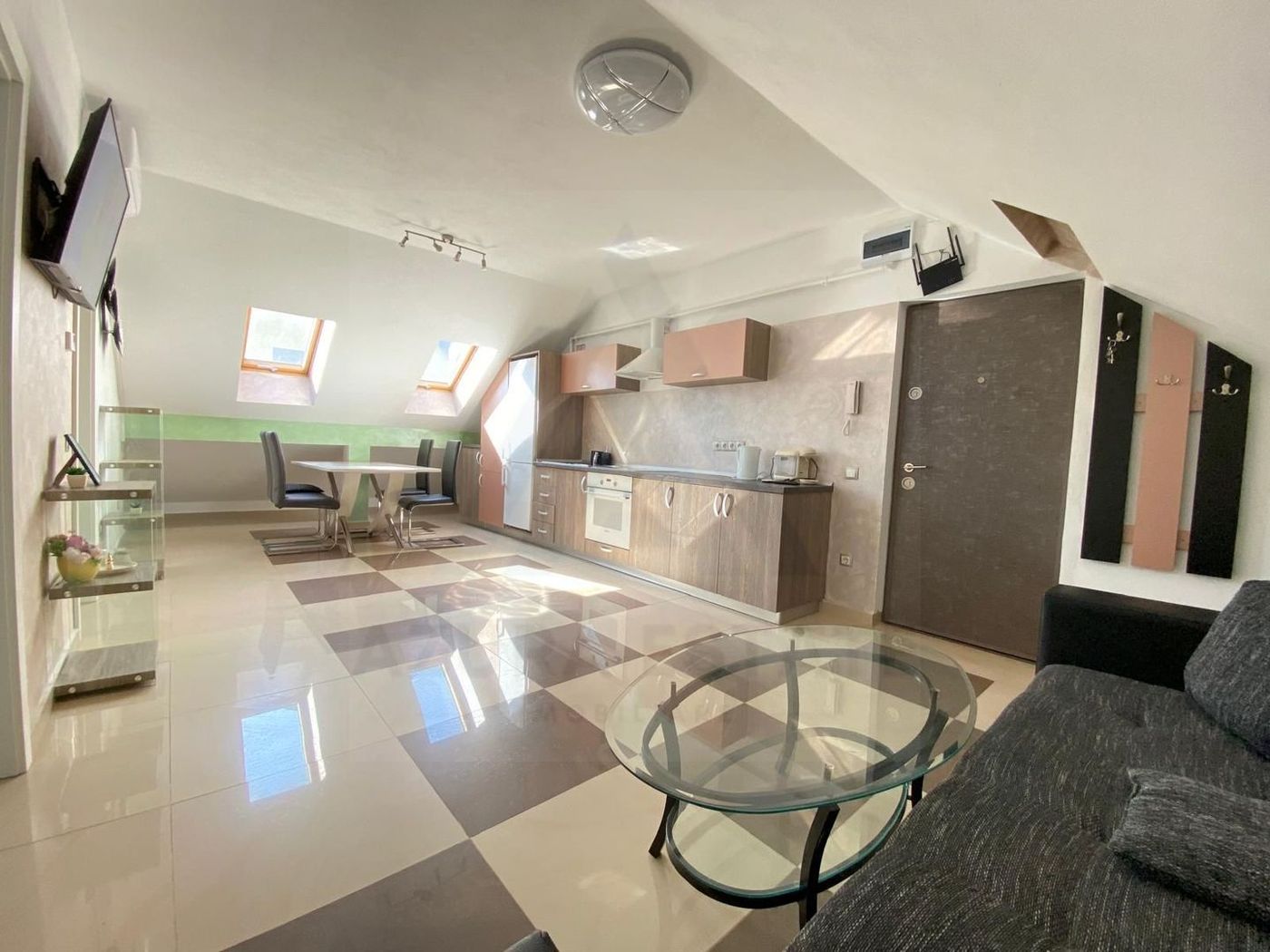 Apartament modern 2 camere 60 mp utili Petfriendly zona Centrala - Imagine principala
