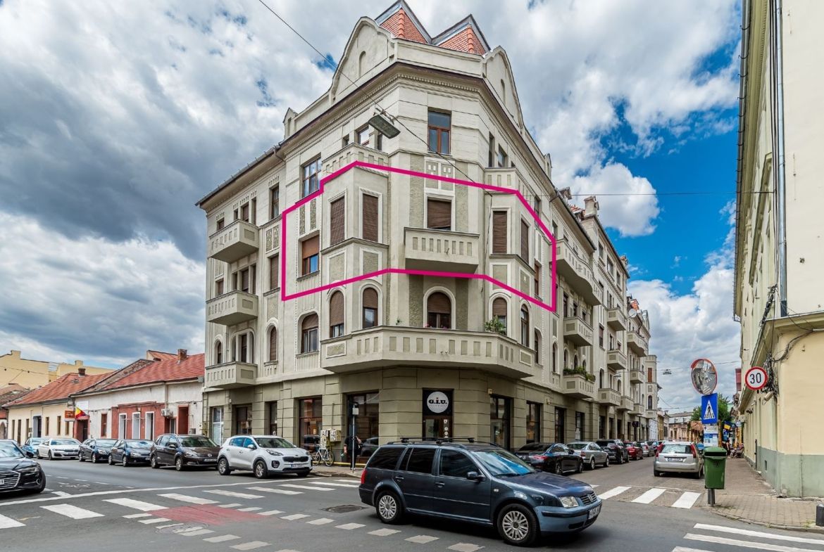 Apartament ultracentral cu 4 camere decomandat, etaj intermediar - Imagine principala