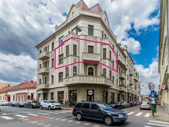 Apartament ultracentral cu 4 camere decomandat, etaj intermediar - Imagine principala
