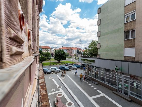 Apartament ultracentral cu 3 camere plus un bonus Comision 0 - Imagine principala