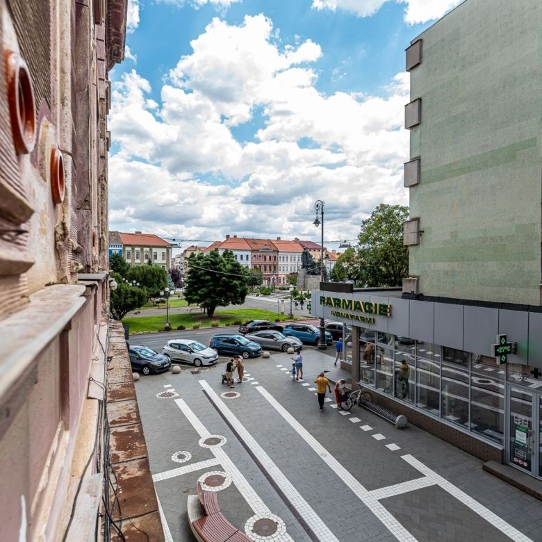 Apartament ultracentral cu 3 camere plus un bonus Comision 0 - Imagine principala