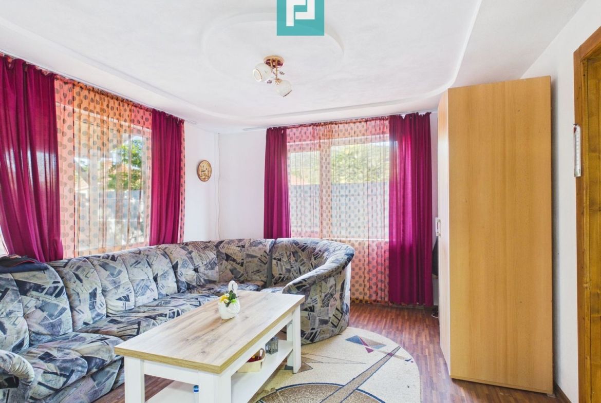 Casă în Șiria zona centrală - foto 7