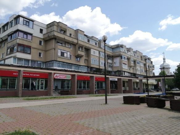 Spațiu comercial ultracentral, 200 mp singurul vad 100% pietonal Roman - foto 2