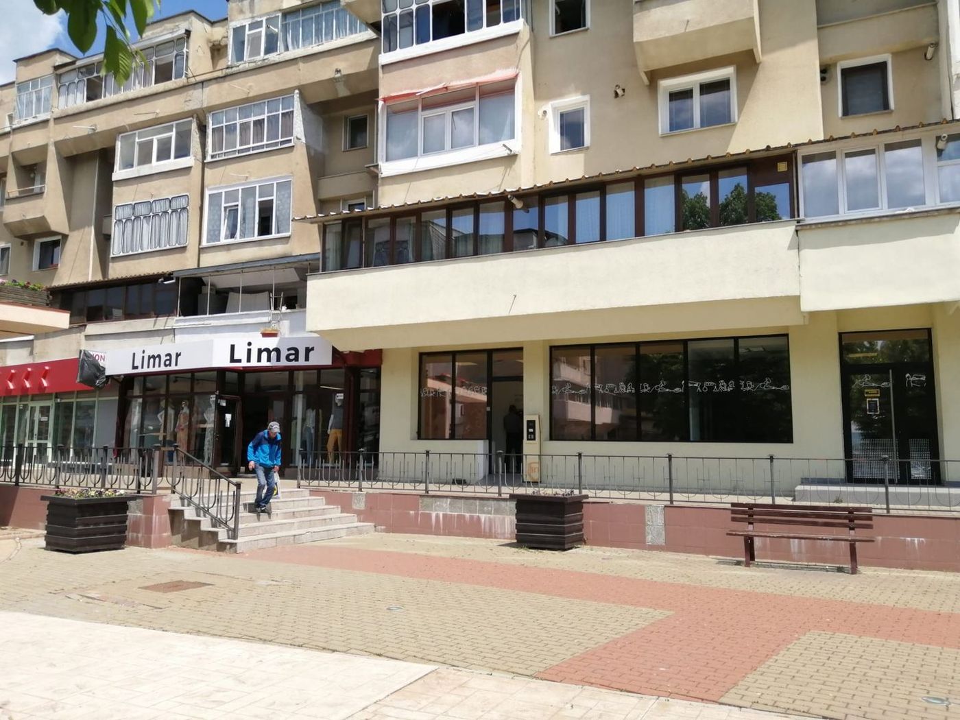 Spațiu comercial ultracentral, 200 mp singurul vad 100% pietonal Roman - foto 3