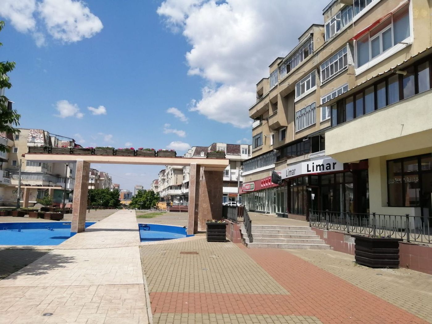 Spațiu comercial ultracentral, 200 mp singurul vad 100% pietonal Roman - foto 4