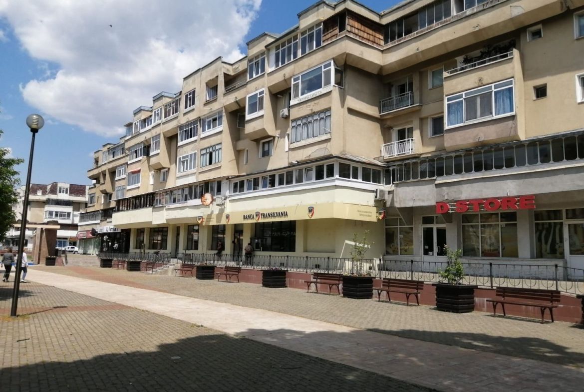 Spațiu comercial ultracentral, 200 mp singurul vad 100% pietonal Roman - foto 6
