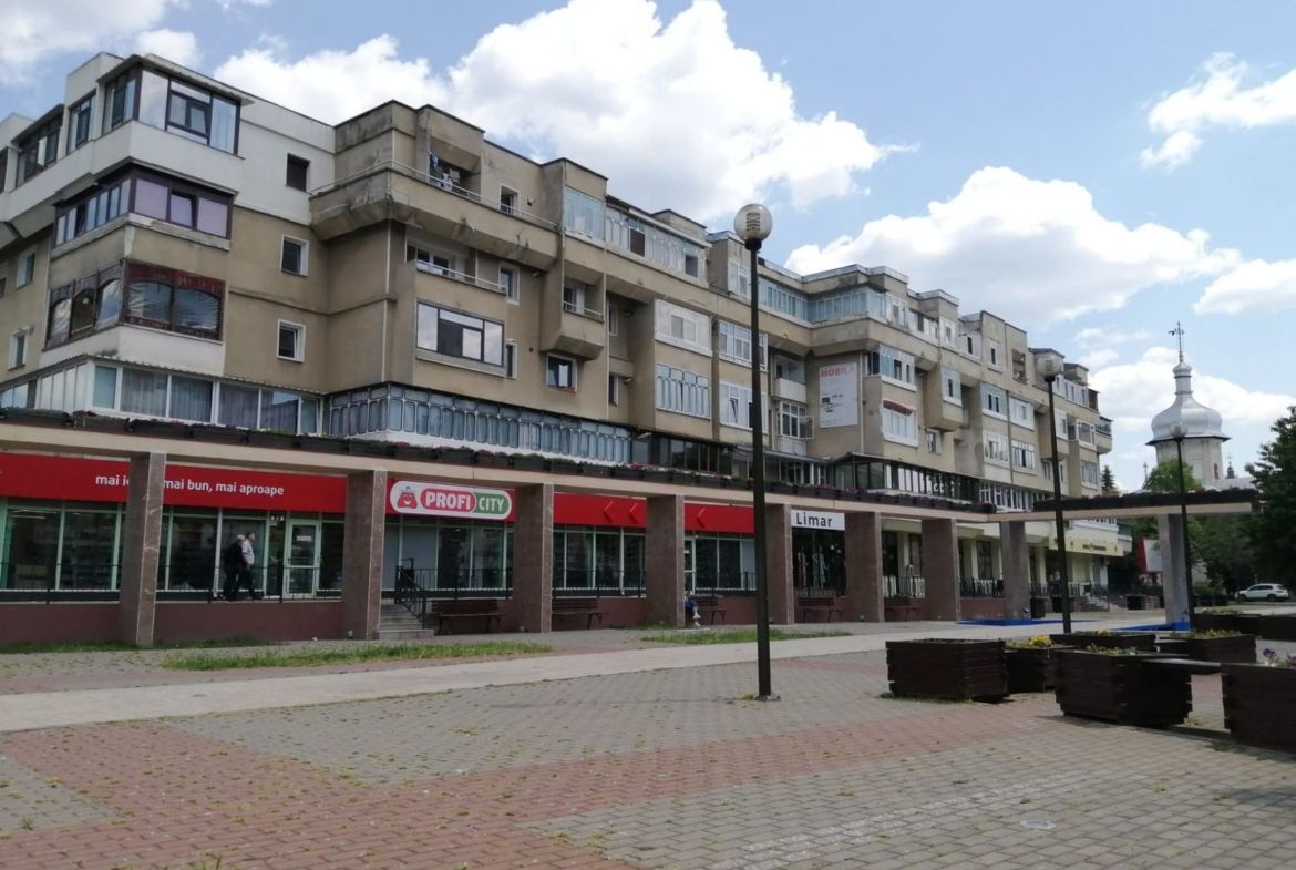 Spațiu comercial ultracentral, 200 mp singurul vad 100% pietonal Roman - foto 7