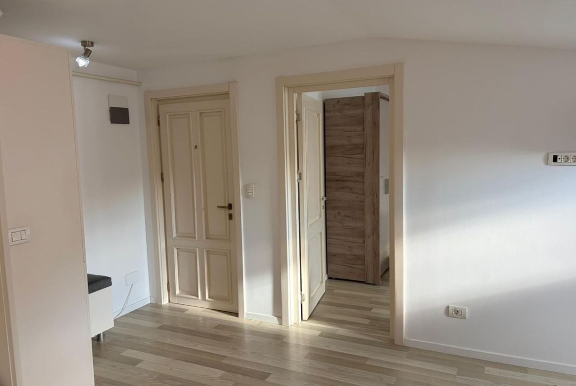 Apartament 70.55 mp, complet mobilat, ultimul nivel + balcon 7.87mp - foto 4