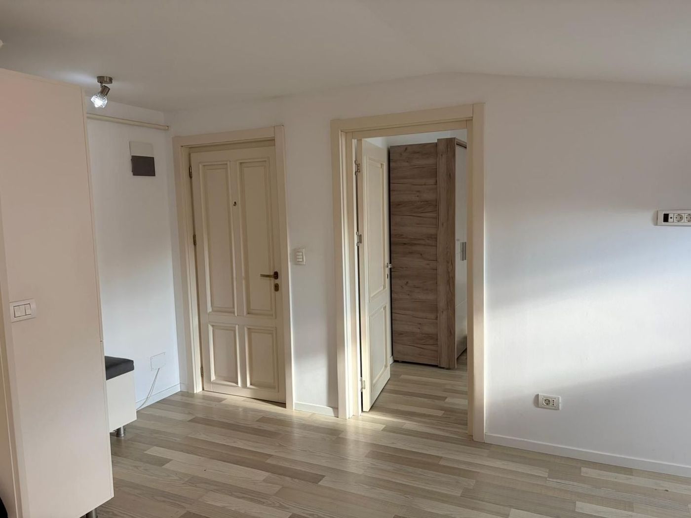 Apartament 70.55 mp, complet mobilat, ultimul nivel + balcon 7.87mp - foto 4
