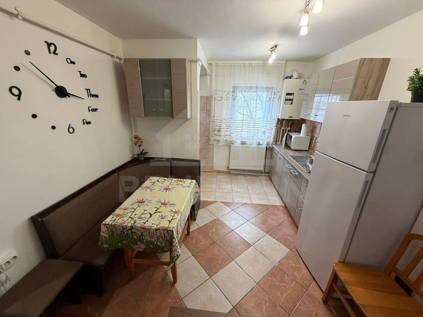 2camere deco-Sara-Medicina-Spital nr1-centrala-apa separat-et 3-liber - foto 3 2camere deco-Sara-Medicina-Spital nr1-centrala-apa separat-et 3-liber - foto 3