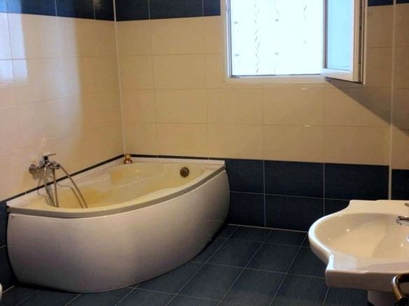De vanzare apartament cu 3 camere, General, etaj 5/5 cu lift, 120.000 euro - Imagine principala