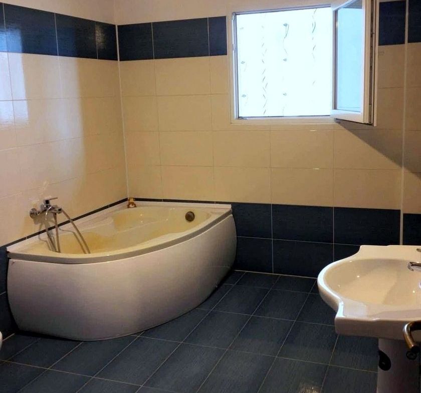 De vanzare apartament cu 3 camere, General, etaj 5/5 cu lift, 120.000 euro - Imagine principala