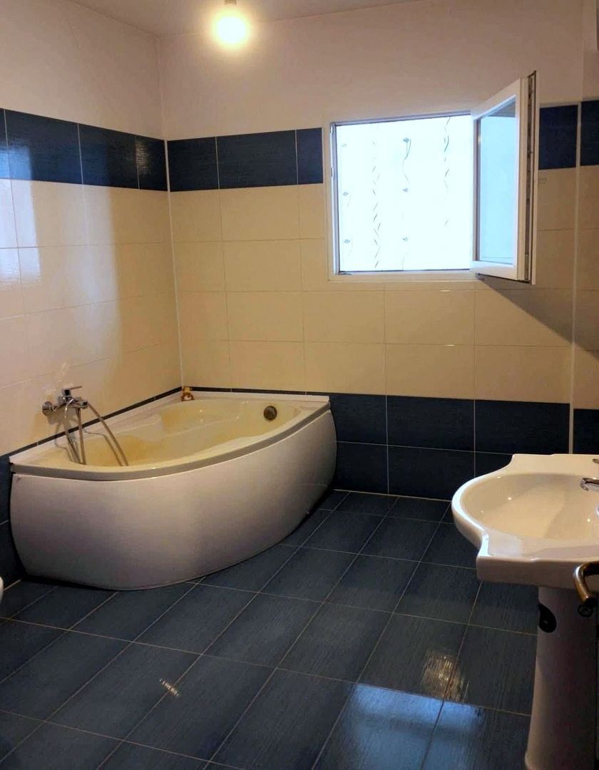 De vanzare apartament cu 3 camere, General, etaj 5/5 cu lift, 120.000 euro - Imagine principala De vanzare apartament cu 3 camere, General, etaj 5/5 cu lift, 120.000 euro - Imagine principala