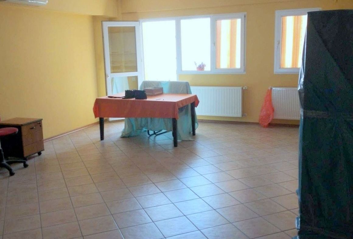 De vanzare apartament cu 3 camere, General, etaj 5/5 cu lift, 120.000 euro - foto 3